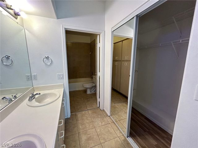 1900 North Torrey Pines Drive 217, Las Vegas, NV 89108