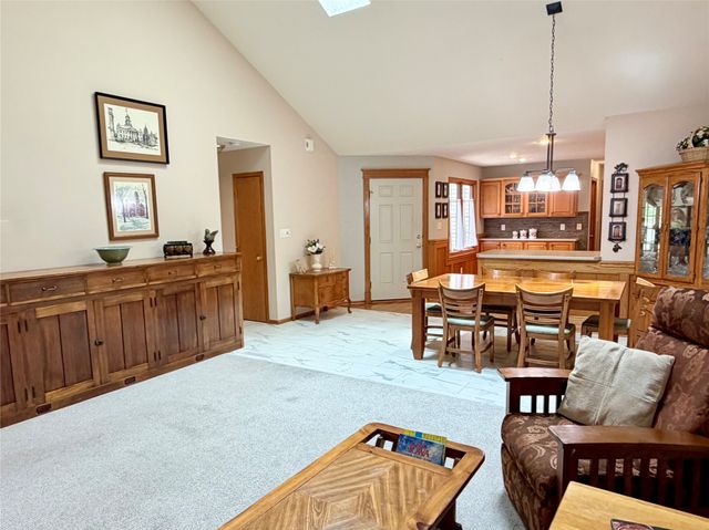 15674 Sheridan Avenue, Clive, IA 50325