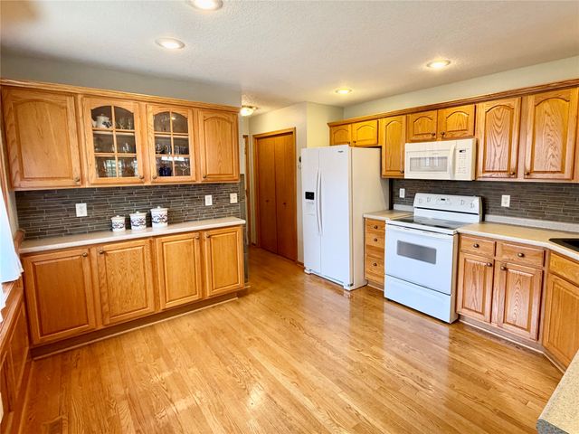 15674 Sheridan Avenue, Clive, IA 50325