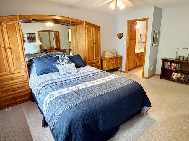 15674 Sheridan Avenue, Clive, IA 50325