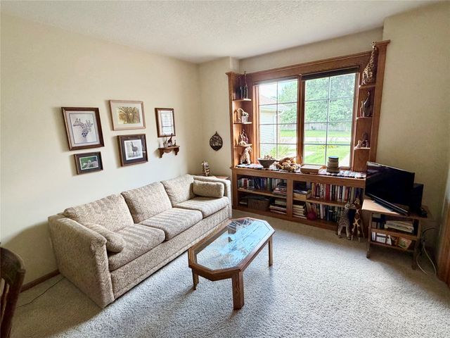 15674 Sheridan Avenue, Clive, IA 50325