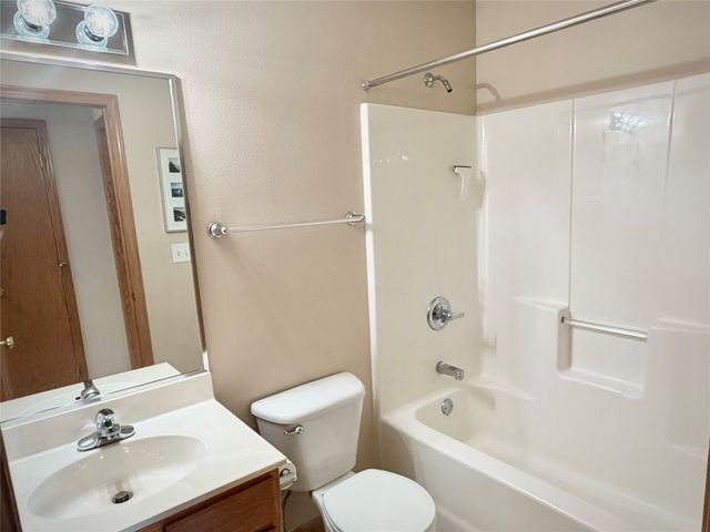 15674 Sheridan Avenue, Clive, IA 50325