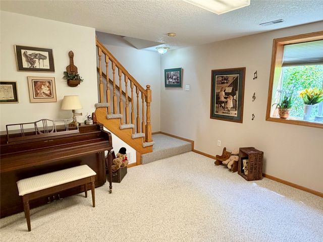 15674 Sheridan Avenue, Clive, IA 50325