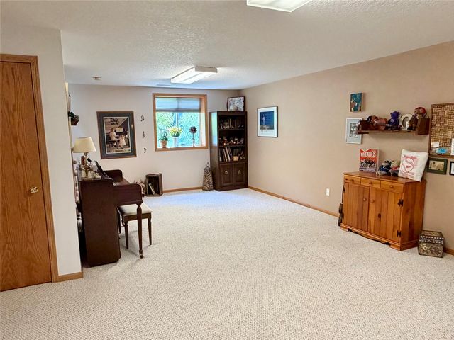 15674 Sheridan Avenue, Clive, IA 50325