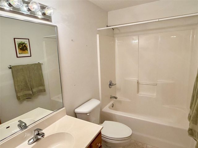 15674 Sheridan Avenue, Clive, IA 50325
