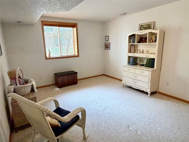 15674 Sheridan Avenue, Clive, IA 50325