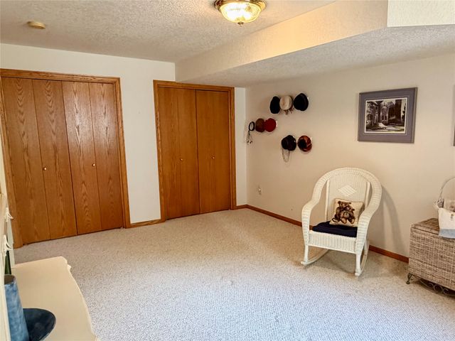 15674 Sheridan Avenue, Clive, IA 50325
