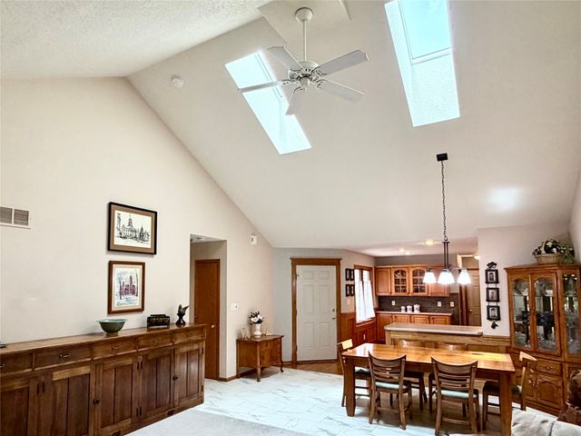 15674 Sheridan Avenue, Clive, IA 50325