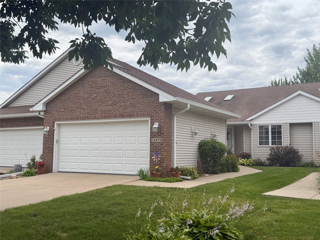 15674 Sheridan Avenue, Clive, IA 50325