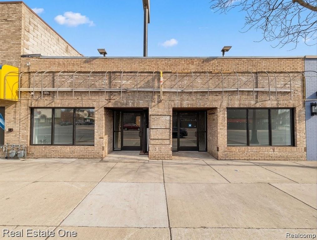 10425 W Warren Avenue, Dearborn, MI 48126