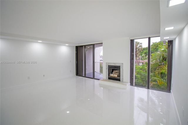 1222 Hillsboro Mile 15, Hillsboro Beach, FL 33062