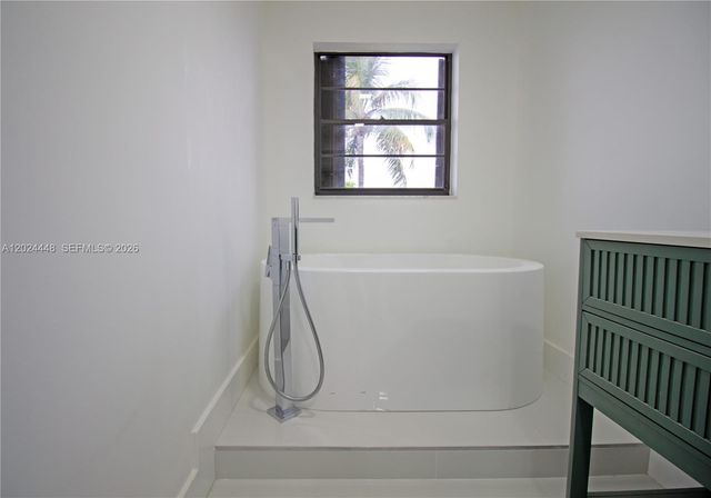 1222 Hillsboro Mile 15, Hillsboro Beach, FL 33062