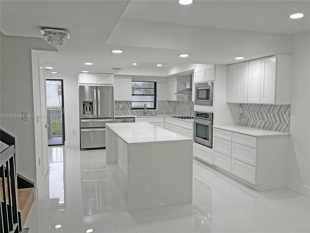 1222 Hillsboro Mile 15, Hillsboro Beach, FL 33062