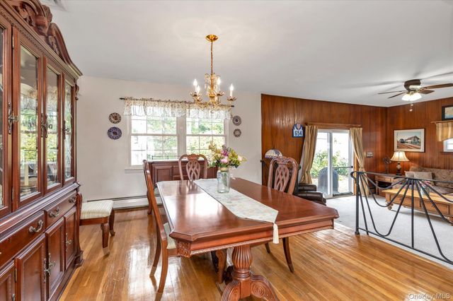 654 Oakwood Court, Westbury, NY 11590