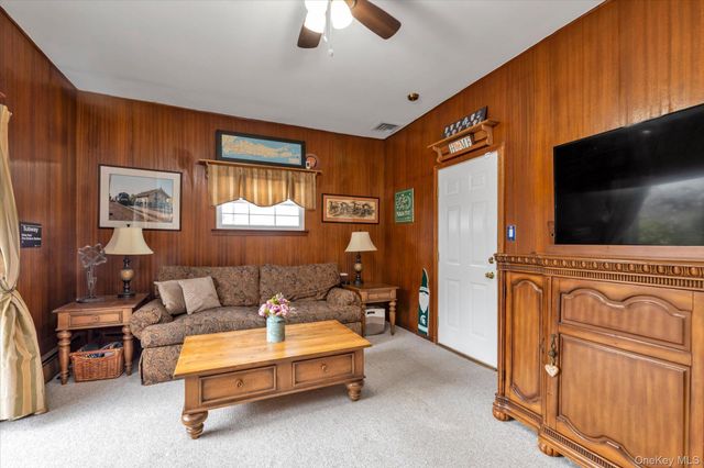 654 Oakwood Court, Westbury, NY 11590