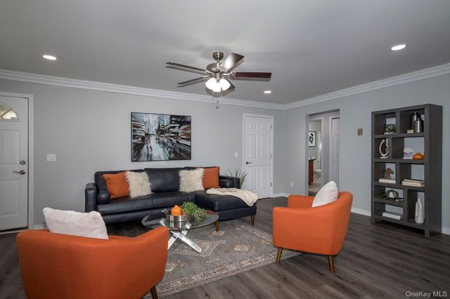 16 Garfield Avenue 34-B, Sayville, NY 11782