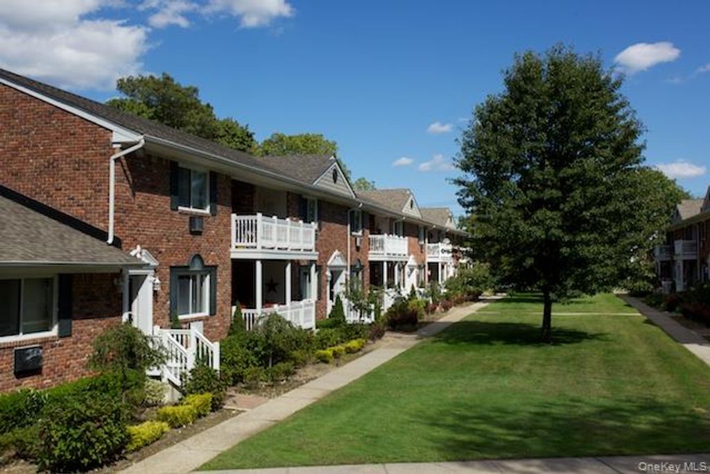 16 Garfield Avenue 34-B, Sayville, NY 11782