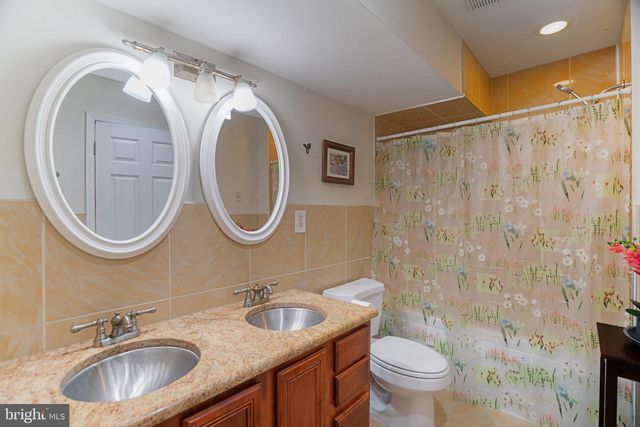 1231 N HOWARD ST, Philadelphia, PA 19122