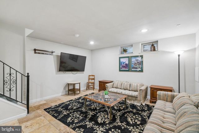 1231 N HOWARD ST, Philadelphia, PA 19122