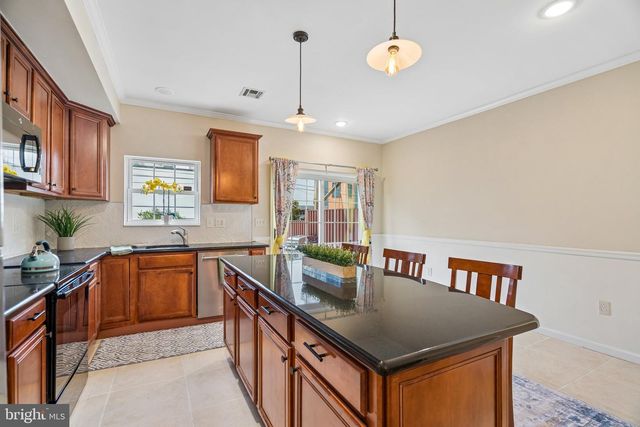 1231 N HOWARD ST, Philadelphia, PA 19122