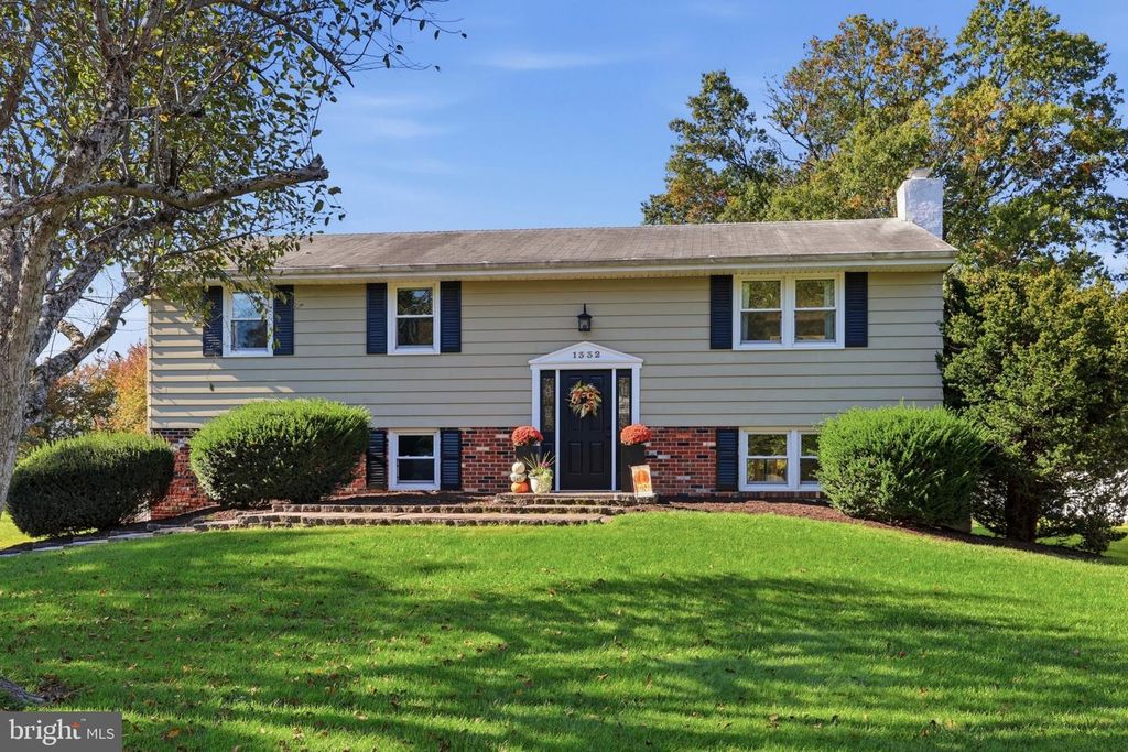 1332 MEADOW LN, PERKASIE, PA 18944 — exterior