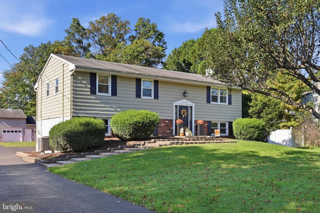 1332 MEADOW LN, PERKASIE, PA 18944 — photo 4