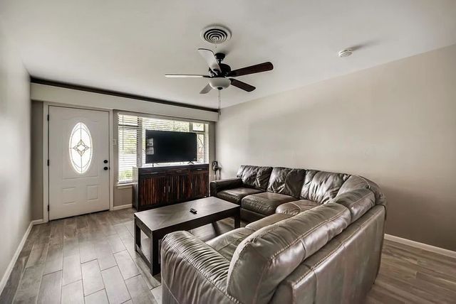 6501 E Mockingbird Lane, Dallas, TX 75214
