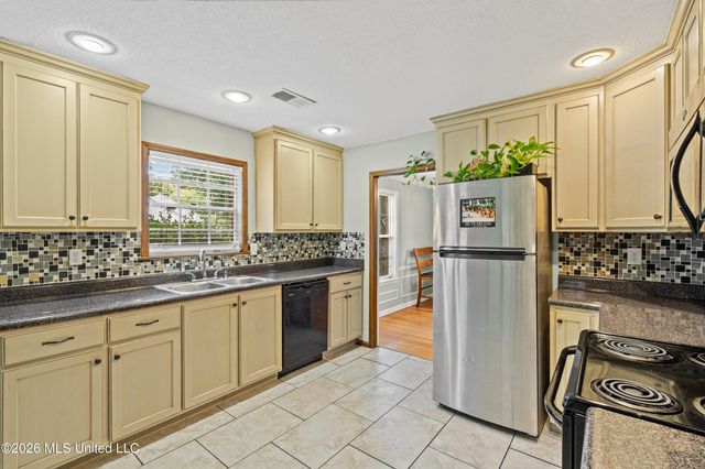 8619 Chesterfield Drive, Southaven, MS 38671