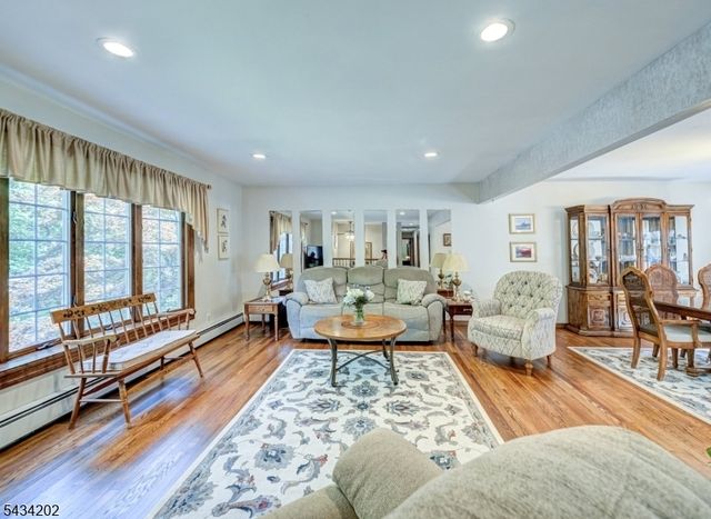 8 Edward Cir, Montville Twp., NJ 07045