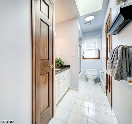 8 Edward Cir, Montville Twp., NJ 07045