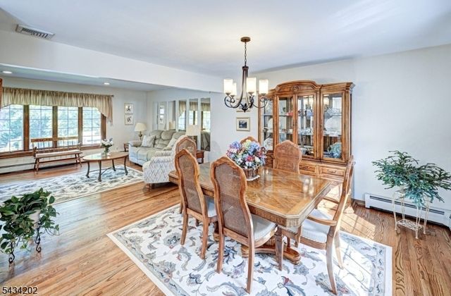 8 Edward Cir, Montville Twp., NJ 07045