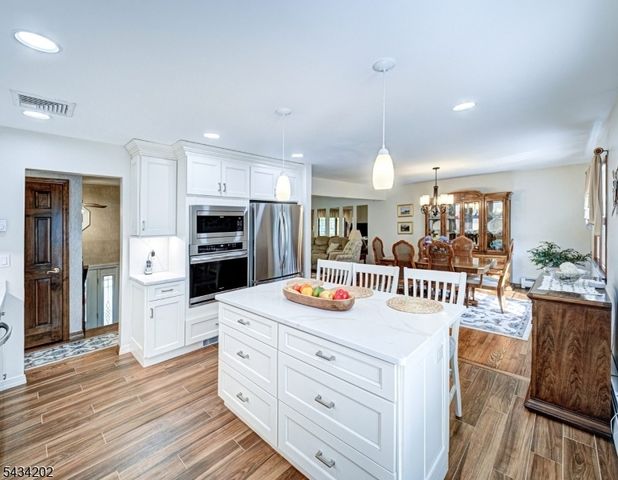 8 Edward Cir, Montville Twp., NJ 07045