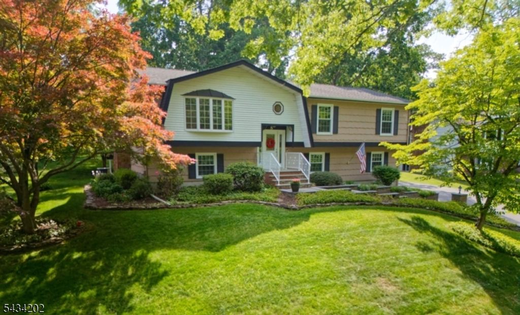 8 Edward Cir, Montville Twp., NJ 07045