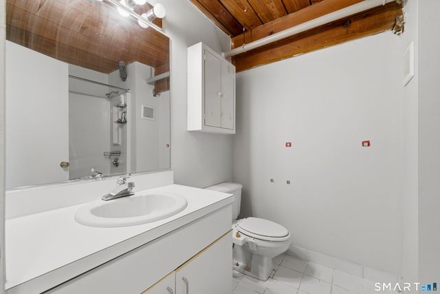 68 Thermos Avenue 110A, Norwich, CT 06360