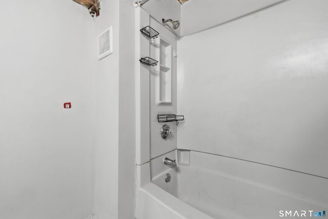 68 Thermos Avenue 110A, Norwich, CT 06360