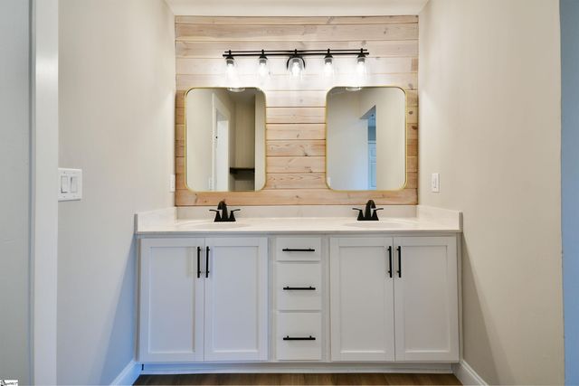 2 Spring Sky Court, Taylors, SC 29687