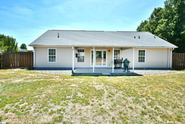 2 Spring Sky Court, Taylors, SC 29687