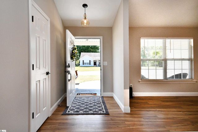 2 Spring Sky Court, Taylors, SC 29687