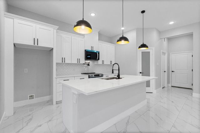 327 Paradise Lane, Montgomery, TX 77356