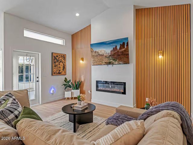 4537 E LE MARCHE Avenue, Phoenix, AZ 85032