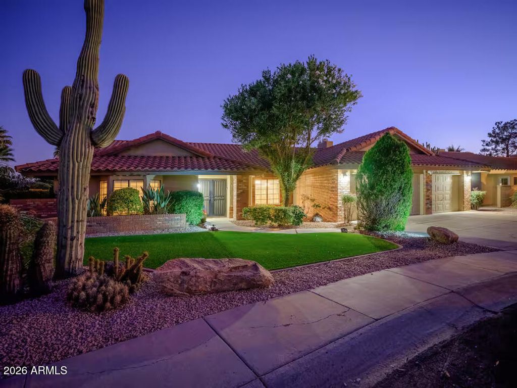 4537 E LE MARCHE Avenue, Phoenix, AZ 85032