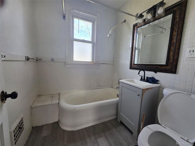 17130 Mackay Street, Detroit, MI 48212