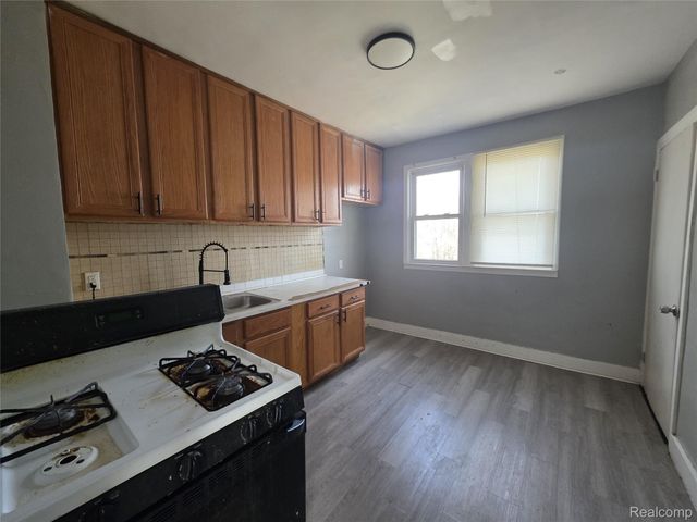 17130 Mackay Street, Detroit, MI 48212