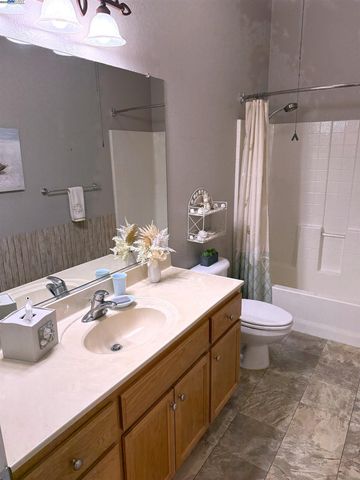 1349 Table Mountain Dr, Oakdale, CA 95361