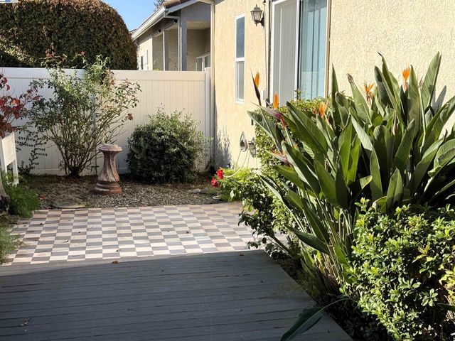 1349 Table Mountain Dr, Oakdale, CA 95361