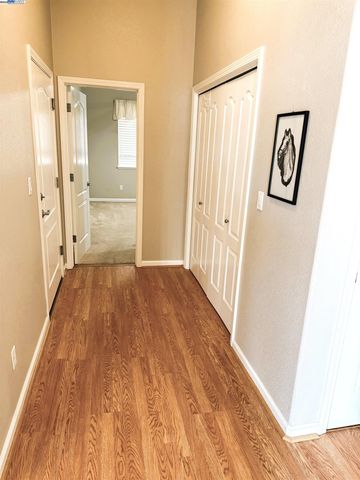 1349 Table Mountain Dr, Oakdale, CA 95361