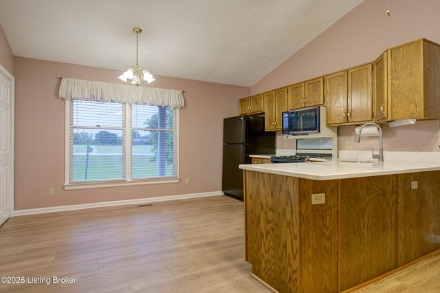 25 Valleyview Dr, Fisherville, KY 40023