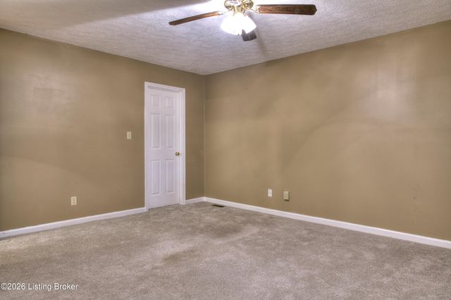 25 Valleyview Dr, Fisherville, KY 40023