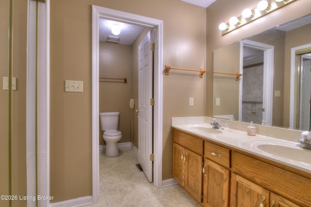 25 Valleyview Dr, Fisherville, KY 40023