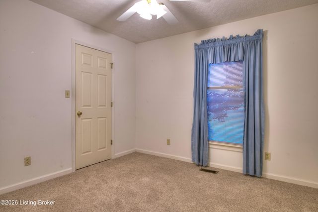 25 Valleyview Dr, Fisherville, KY 40023